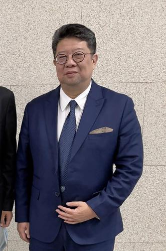 Prof. Zhong Weide (钟惟德) portrait